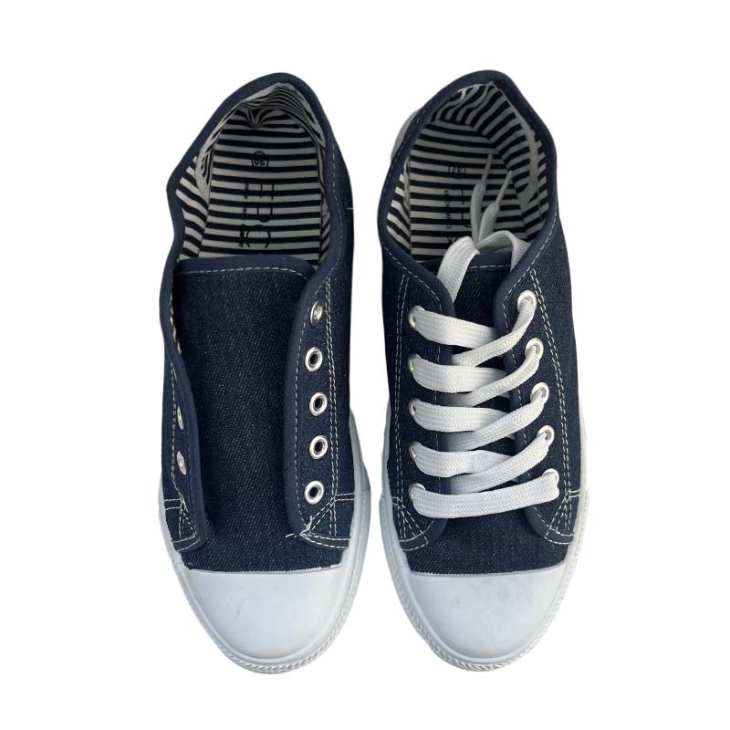 フラットキャンバスシューズ