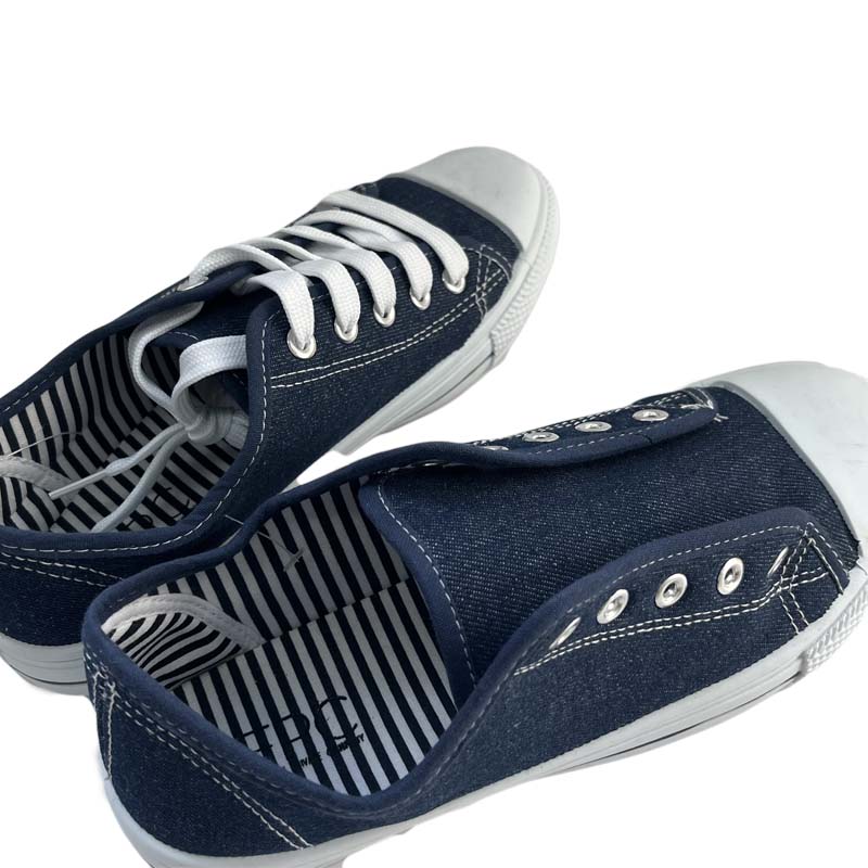 フラットキャンバスシューズ