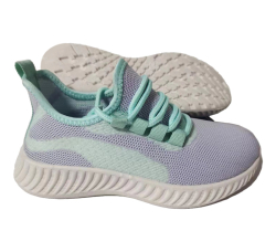 Літаючі ткані черевики