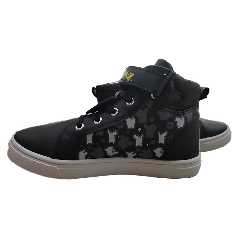 子供用黒ハイトップシューズ