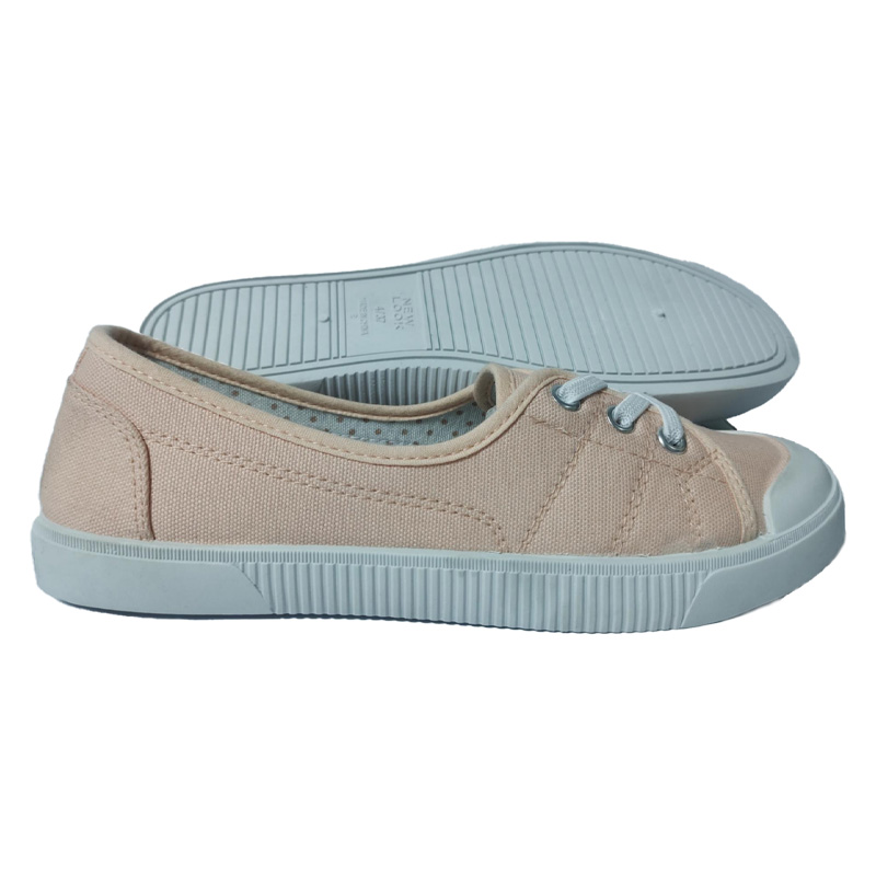 Giày vải đế bằng thông thường