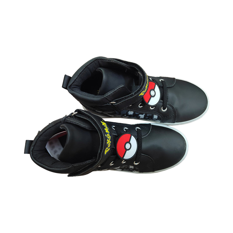 子供用黒ハイトップシューズ