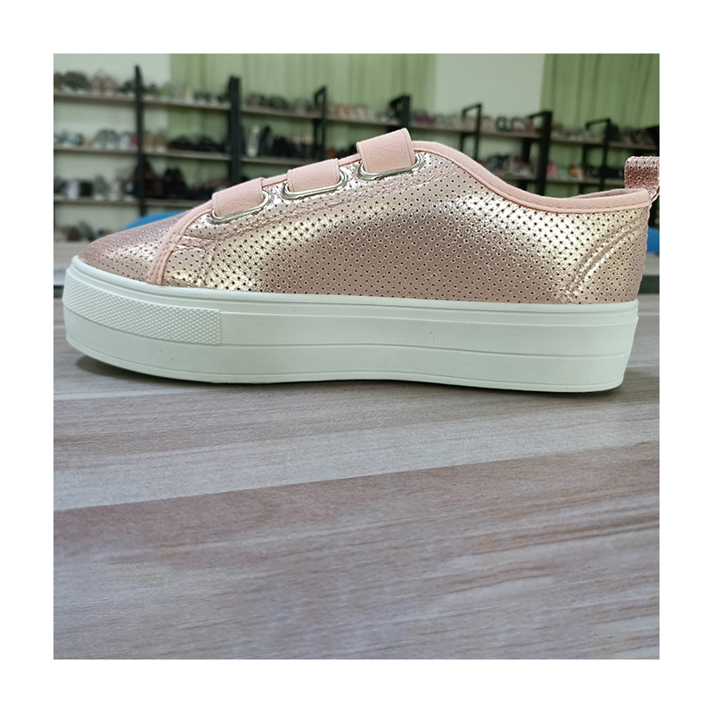 ゴールド PU レザー プラットフォームのレディース シューズ